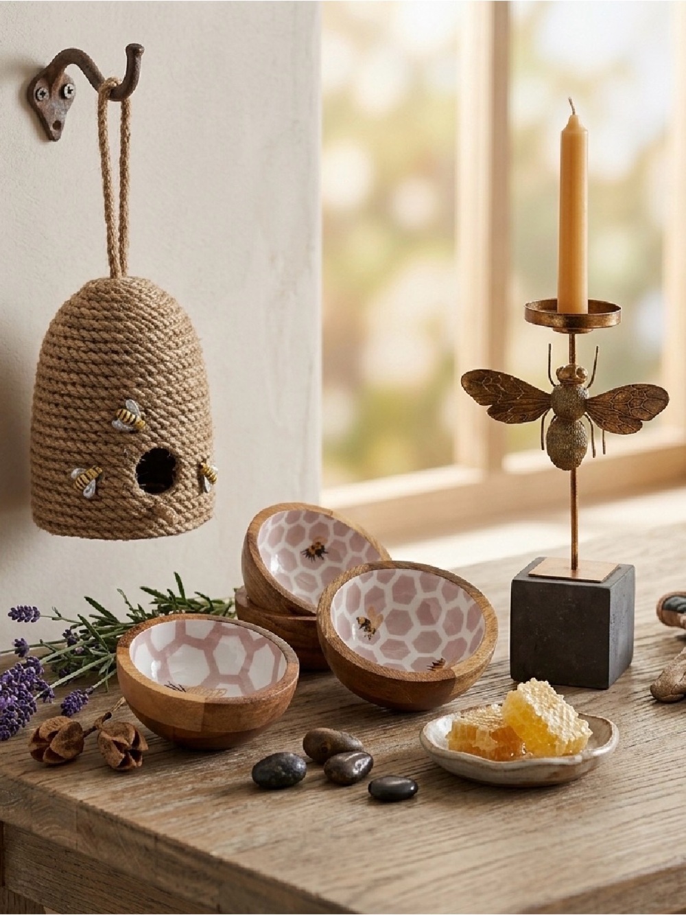 Natural Jute Hanging Bee House - Neutral